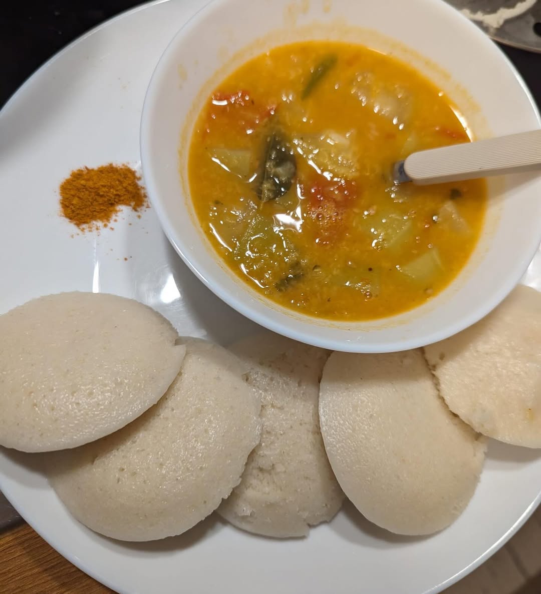 Idli and Sambar image